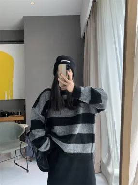 Artsy Chic 2023 Fall-Winter Women's Round-Necked Loose Fit Striped Knit Sweater, Ins Style Pullover Top