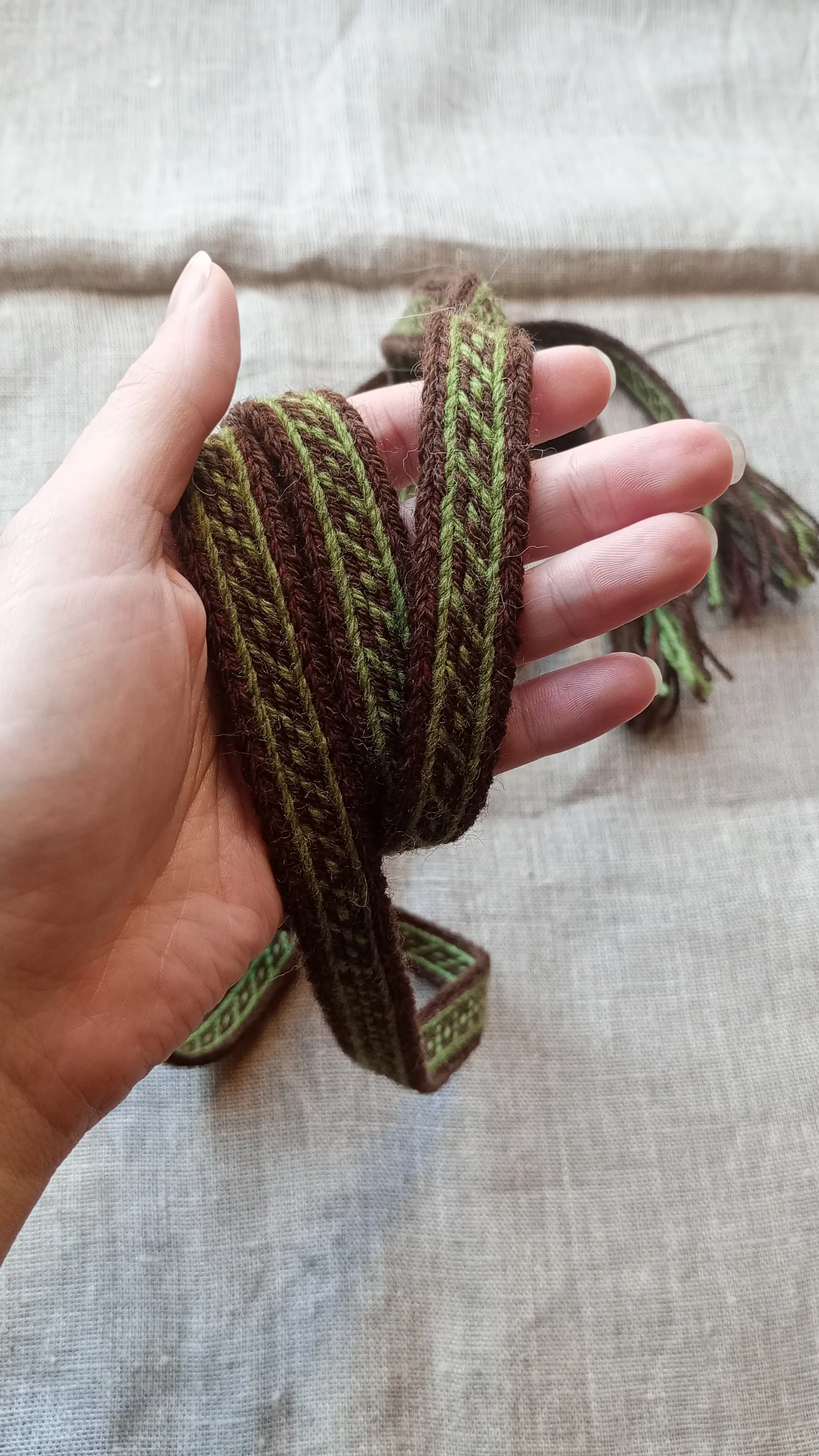 Brown/green band with Oseberg pattern from Viking age