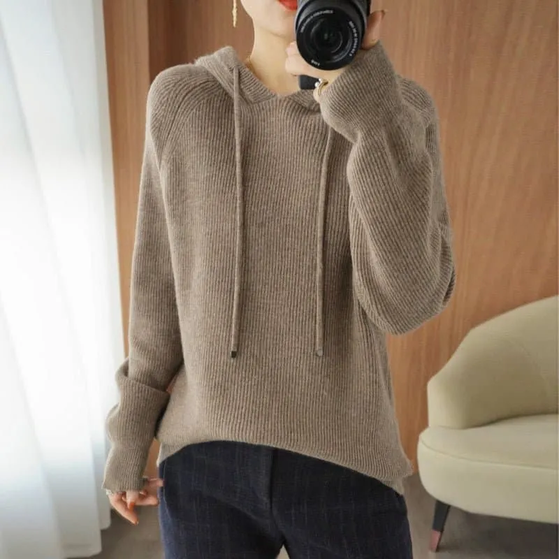 Pure Wool Hooded Sweater - Stylish 100% Wool Sweater with Hood and Loose-Fitting Design. Ideal for Women 18-45.