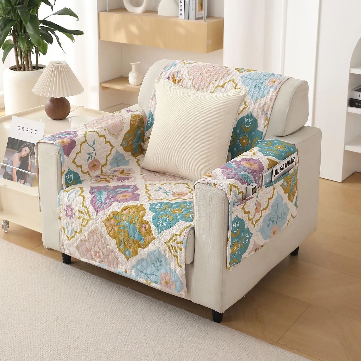 Quilted Printed Polyester Sofa Cover Mat for 1/2/3 Seater Sofa with Side Pockets, Pet Friendly, Quatrefoil Multicolor