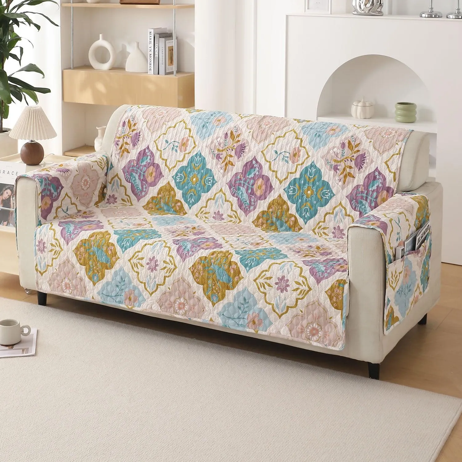 Quilted Printed Polyester Sofa Cover Mat for 1/2/3 Seater Sofa with Side Pockets, Pet Friendly, Quatrefoil Multicolor