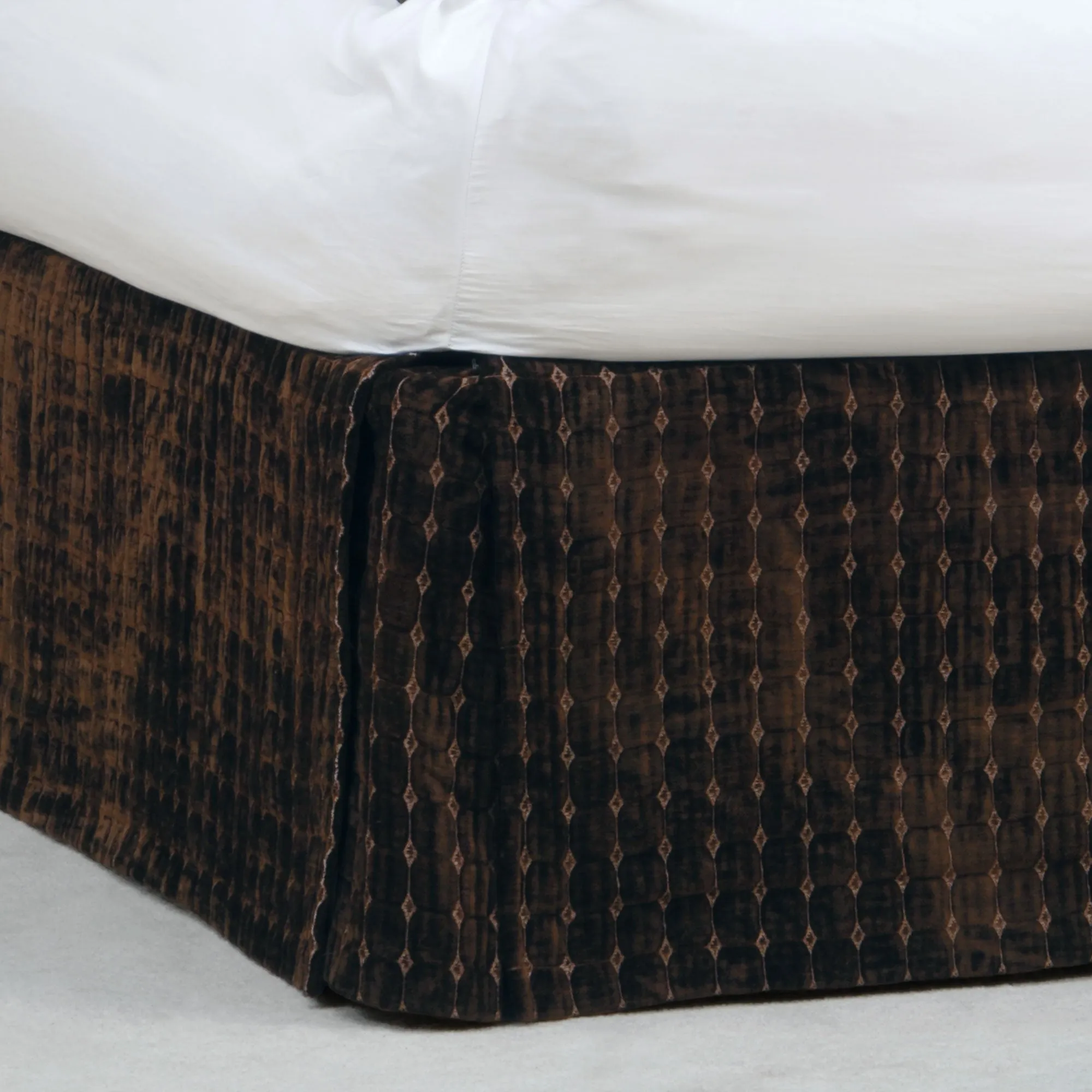 Valencia Bed Skirt (Full 54x75)