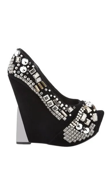 Zigi Zaya Studded Wedge in Black